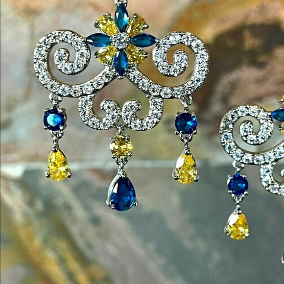 💕 Swarovski Crystals The Laelyah Long Chandelier Earrings - Picture 4 of 7